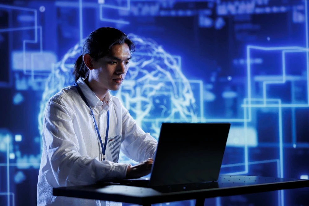 Médico supervisando una herramienta de inteligencia artificial en la consulta